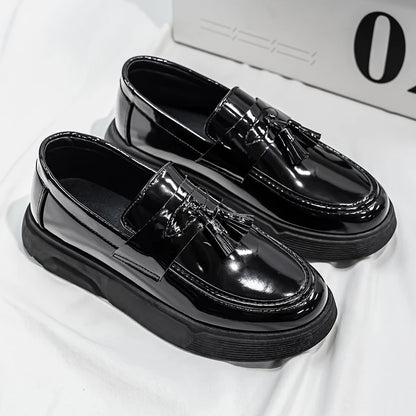 Sapatos Clássicos de Moda para Homens com Fivela Brilhante, Sapatos Pretos Formais para Festas, Solado Grosso, Mocassins Slip-On para Negócios