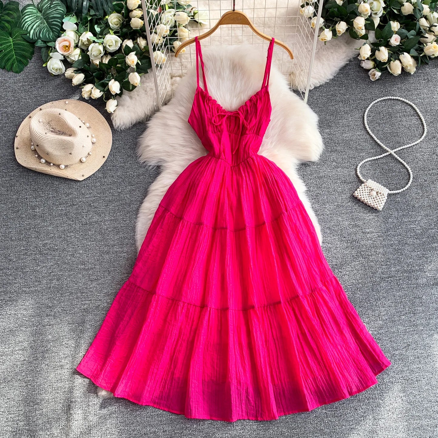 Vestido Elegante Roxo de Verão Feminino com Decote V, Sem Mangas, Cintura Marcada, Detalhes em Gaze, Estilo Casual Confortável para Feriados