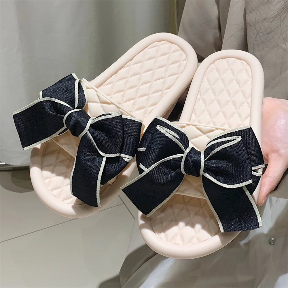 Sandálias de praia femininas de verão, modelo slip-on, com sola plana, antiderrapantes, em PVC com nó, respiráveis e confortáveis para uso em casa.