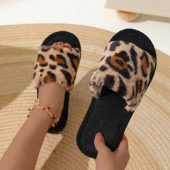 Chinelo feminino da moda, em algodão felpudo, quente, leve, com sola plana em EVA, antiderrapante, confortável, ideal para inverno e outono.
