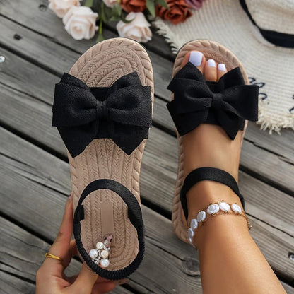 Novas sandálias rasteiras de verão, chinelos de praia da moda, sapatos rasteiros com laço para uso externo, sandálias antiderrapantes femininas da moda, sandálias leves.