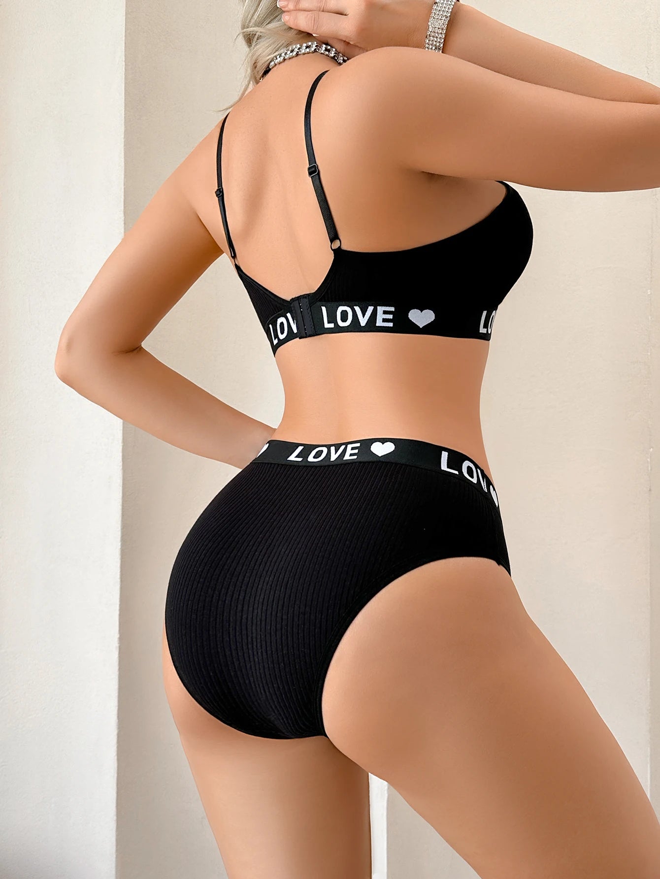 Conjunto de calcinha feminina de algodão com estampa de letras, bojo removível, sem aro e efeito push-up, de 1 a 3 peças. Macia e sexy.