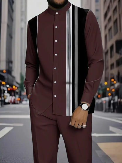 Conjunto de duas peças masculino com camisa de manga comprida com gola alta e estampa de listras verticais coloridas e calça.
