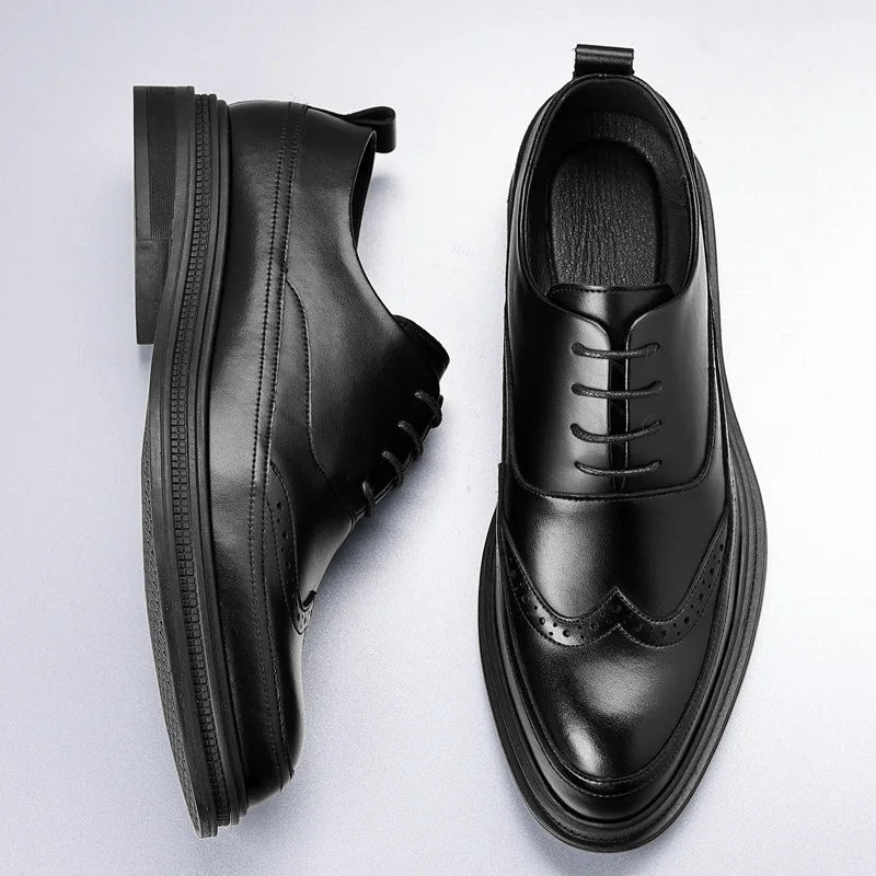 Sapatos Casuais de Couro Masculinos Formais de Negócios Cano Baixo com Cadarço Oxford Brogue Retrô Primavera Outono para Padrinhos