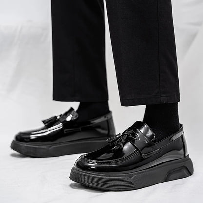 Sapatos Clássicos de Moda para Homens com Fivela Brilhante, Sapatos Pretos Formais para Festas, Solado Grosso, Mocassins Slip-On para Negócios