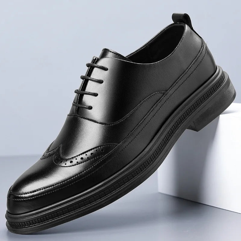 Sapatos Casuais de Couro Masculinos Formais de Negócios Cano Baixo com Cadarço Oxford Brogue Retrô Primavera Outono para Padrinhos