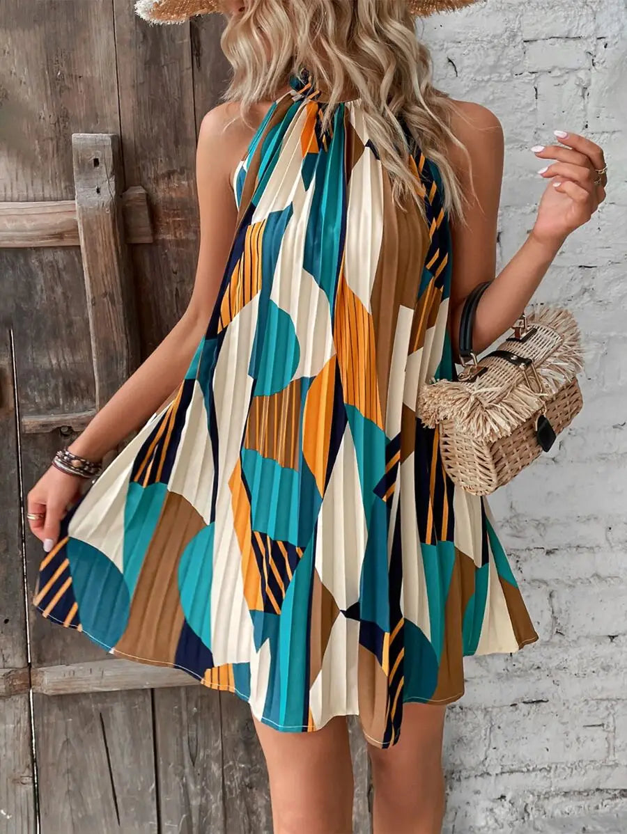 Vestido curto verde-oliva plissado com decote halter