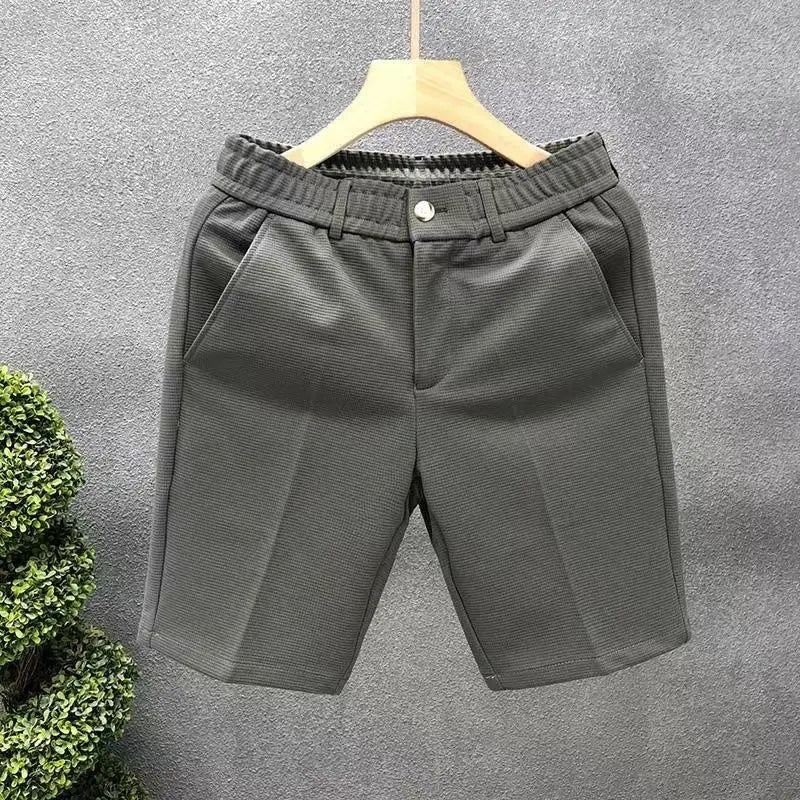 Calças de alfaiataria brancas leves para homens, estilo casual de negócios, calças modernas de verão, calças slim de 5 pontos estilo coreano.