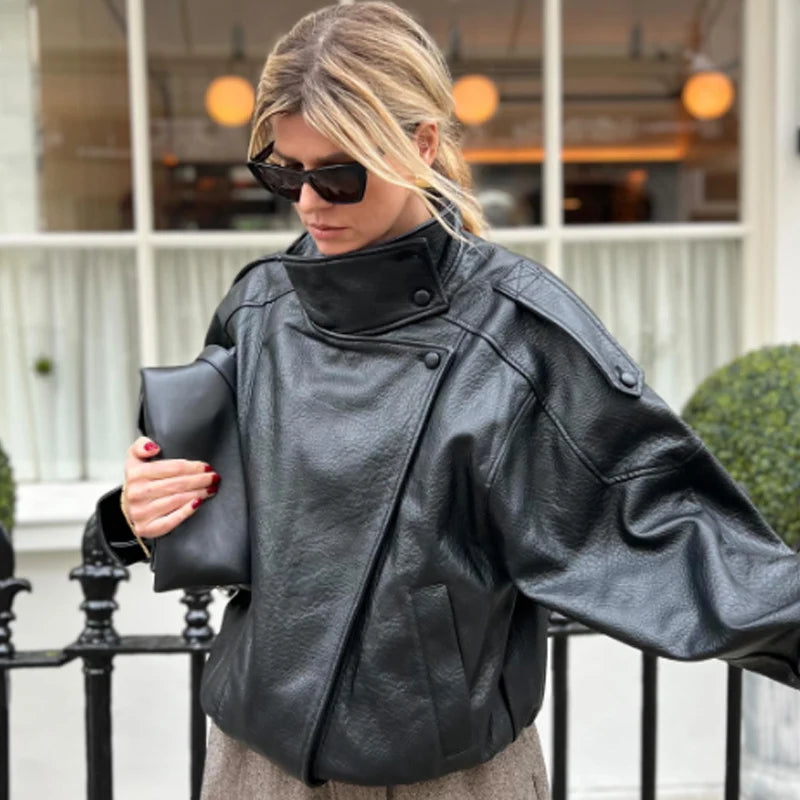 Jaqueta Bomber Feminina HXAO - Nova Coleção - Couro Preto - Modelo Cropped Oversize - Casaco com Zíper e Mangas Longas - Ideal para Atividades ao Ar Livre