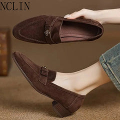 Sapatos Femininos Elegantes de Camurça de Carneiro para Primavera, com Salto Grosso, Estilo Oxford, Slip-On, Casual de Negócios, com Flores Metálicas, Loafers e Scarpins
