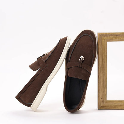 Mocassins Casuais de Tamanho Grande para Homens, Moda Primavera Outono 2026, Novos Sapatos de Couro Camurça de Designer, Sapatos Masculinos de Cor Sólida