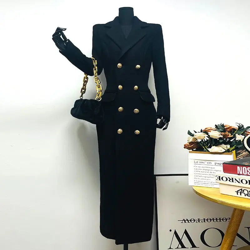 Casaco longo feminino de lã mesclada de alta qualidade e luxo, modelo slim, elegante e moderno, com cintura marcada. Ideal para o ambiente profissional.