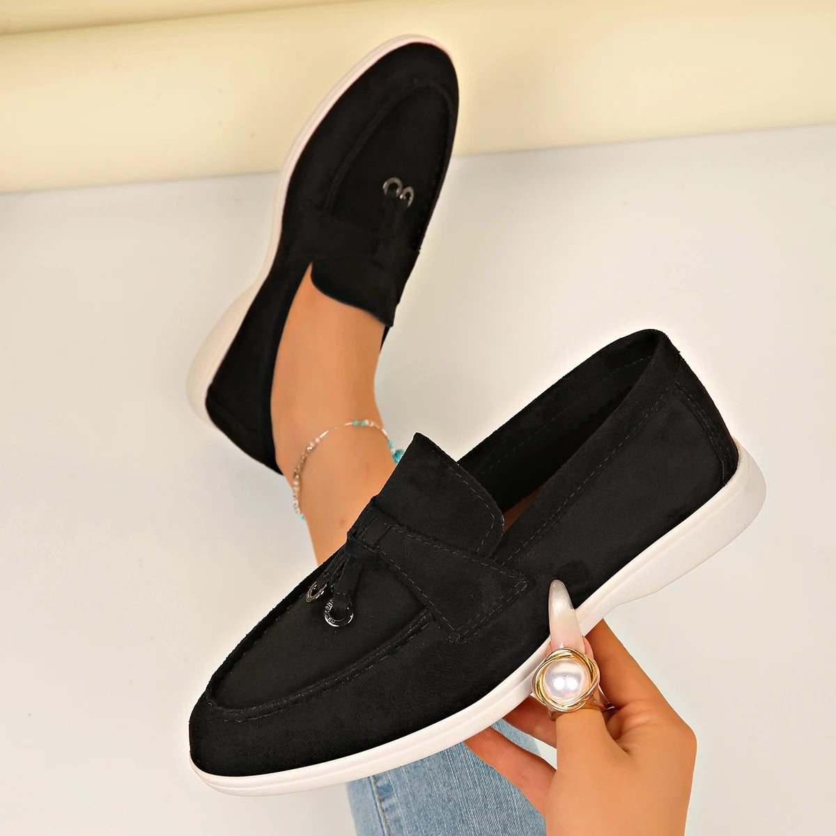 Sapatos Casuais Femininos de Couro Suede com Fivela Metálica, Antiderrapantes e Confortáveis para o Dia a Dia