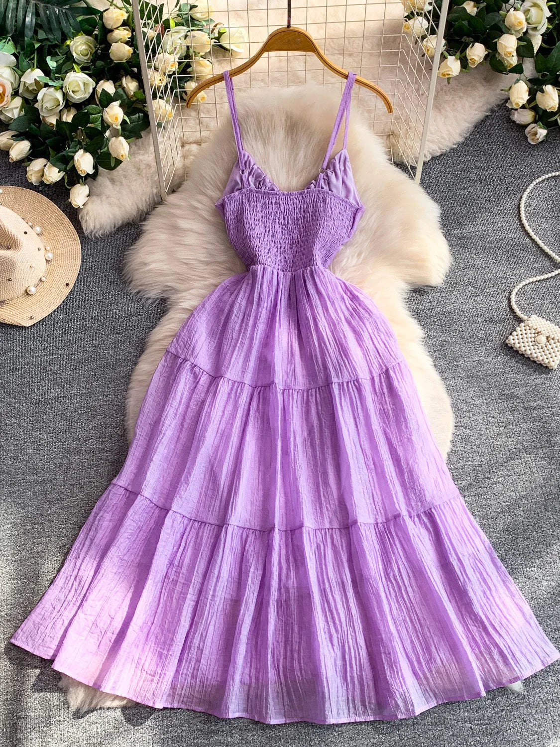Vestido Elegante Roxo de Verão Feminino com Decote V, Sem Mangas, Cintura Marcada, Detalhes em Gaze, Estilo Casual Confortável para Feriados