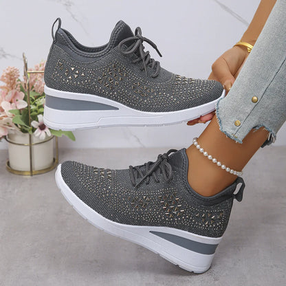 Tênis feminino de plataforma com strass brilhantes, respirável, em malha antiderrapante, ideal para caminhada, tamanhos grandes, solado grosso e cor branca.