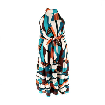 Vestido longo boêmio de gola alta, sem mangas, tamanho grande, com estampa geométrica e blocos de cores. Cintura alta com amarração e comprimento até o tornozelo.