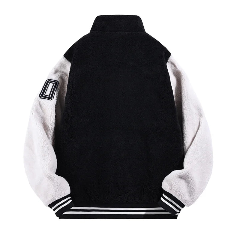 Jaqueta Varsity Masculina Preta e Branca com Patch de Letras, Zíper, Solta, de Inverno, em Fleece.