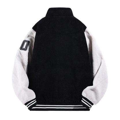 Jaqueta Varsity Masculina Preta e Branca com Patch de Letras, Zíper, Solta, de Inverno, em Fleece.