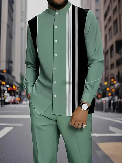 Conjunto de duas peças masculino com camisa de manga comprida com gola alta e estampa de listras verticais coloridas e calça.