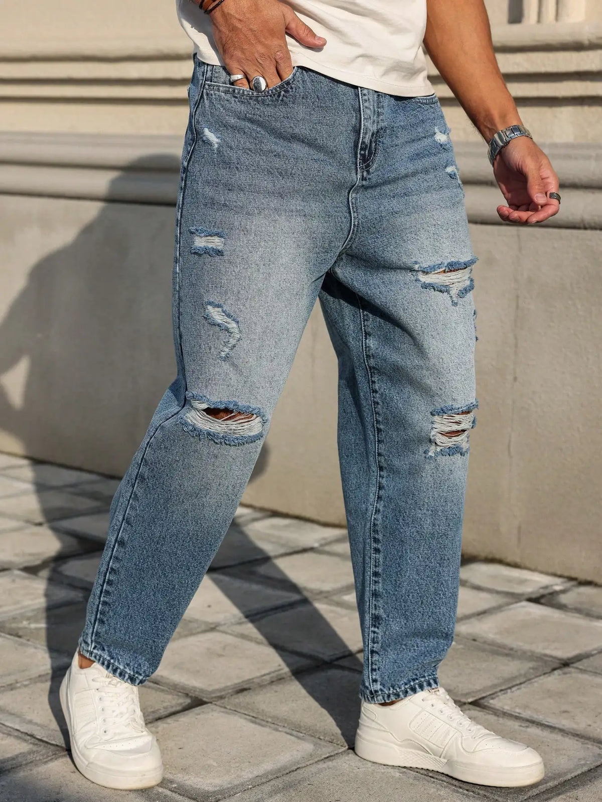 Jeans rasgados azuis masculinos, calças de mendigo retrô desgastadas, calças harém soltas de tendência de rua