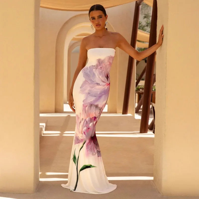 Vestido longo feminino elegante e justo, sem alças, com estampa, perfeito para férias na praia. Ideal para o verão