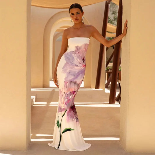 Vestido longo feminino elegante e justo, sem alças, com estampa, perfeito para férias na praia. Ideal para o verão