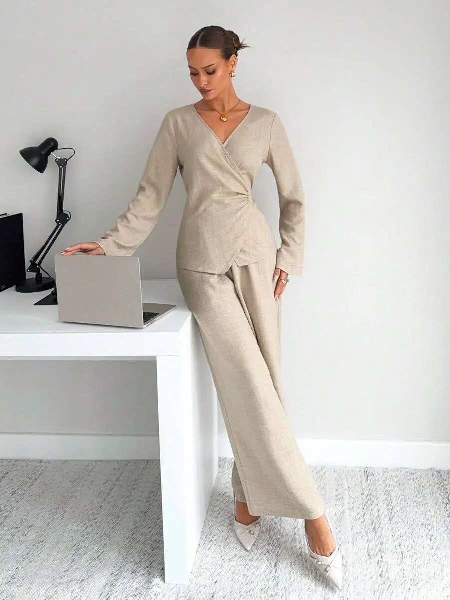 Conjunto de blazer elegante listrado com cinto e calça pantalona de duas peças para mulheres