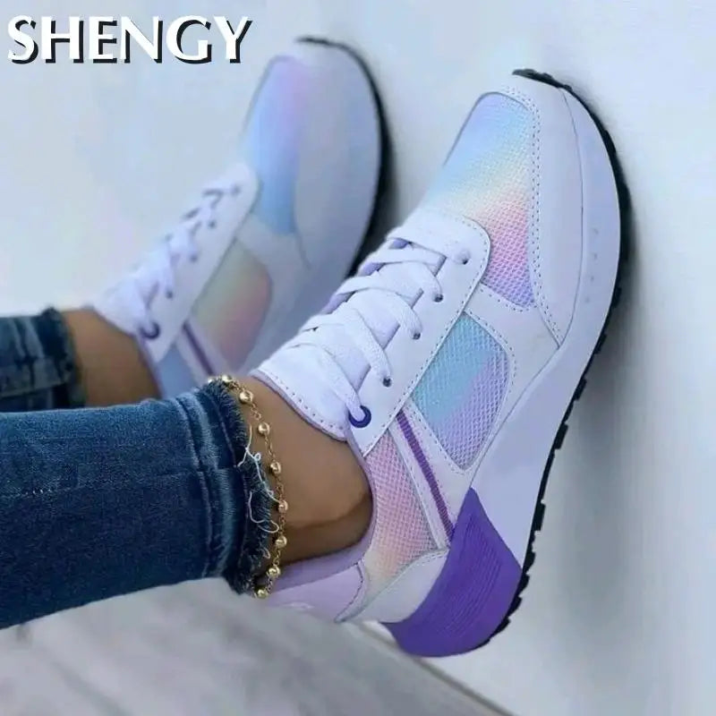 Tênis feminino novo, em mesh respirável, com plataforma, estilo esportivo, cores sortidas, cadarço, casual, vulcanizado.