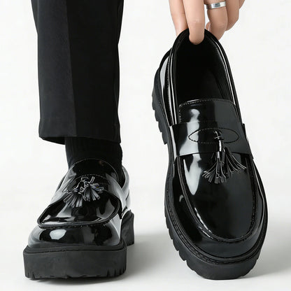 Novos Sapatos de Couro Designer Masculinos Slip On Loafers com Franjas Confortáveis para Negócios e Lazer ao Ar Livre com Solado Grosso