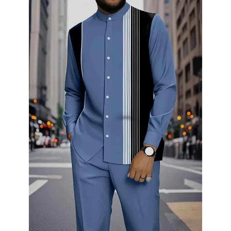 Conjunto de duas peças masculino com camisa de manga comprida com gola alta e estampa de listras verticais coloridas e calça.
