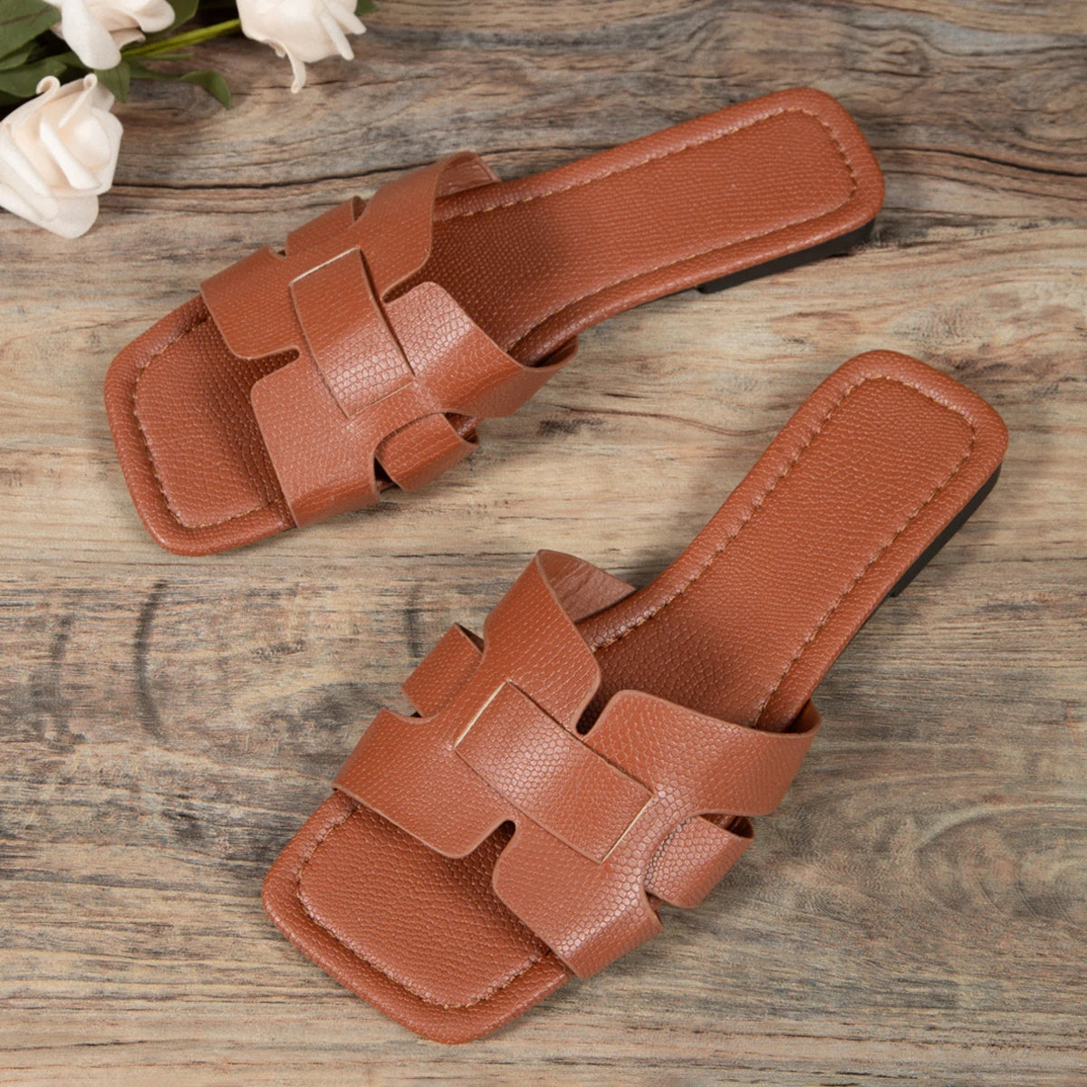 Sandálias femininas plus size, modernas, de malha, com sola plana, casuais, para casais, ideais para praia, confortáveis e perfeitas para o verão.