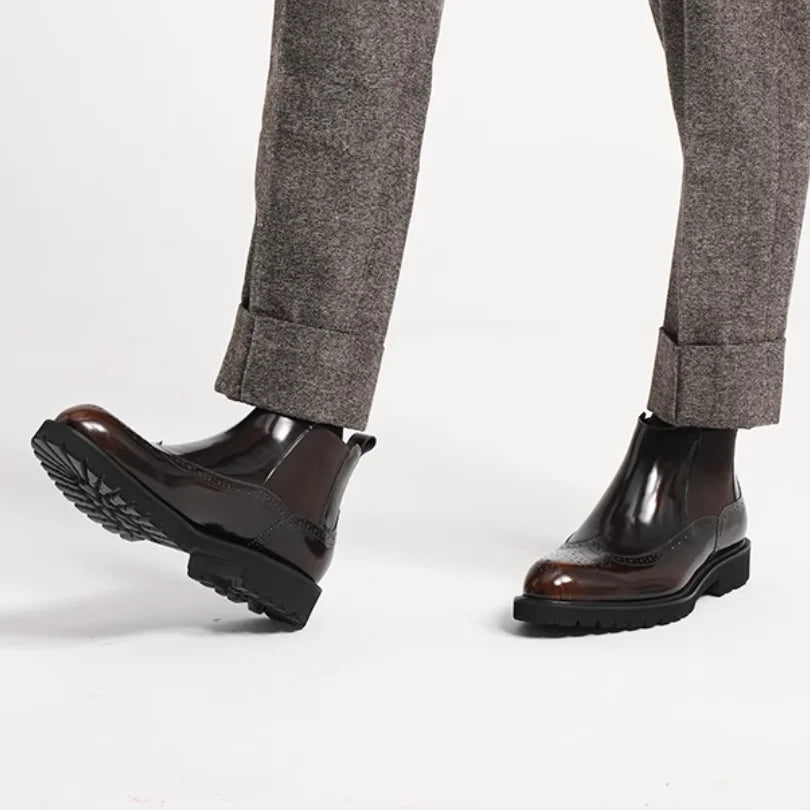 Botas Chelsea de couro genuíno masculino outono inverno bico fino brilhante brogue sapatos curtos estilo britânico