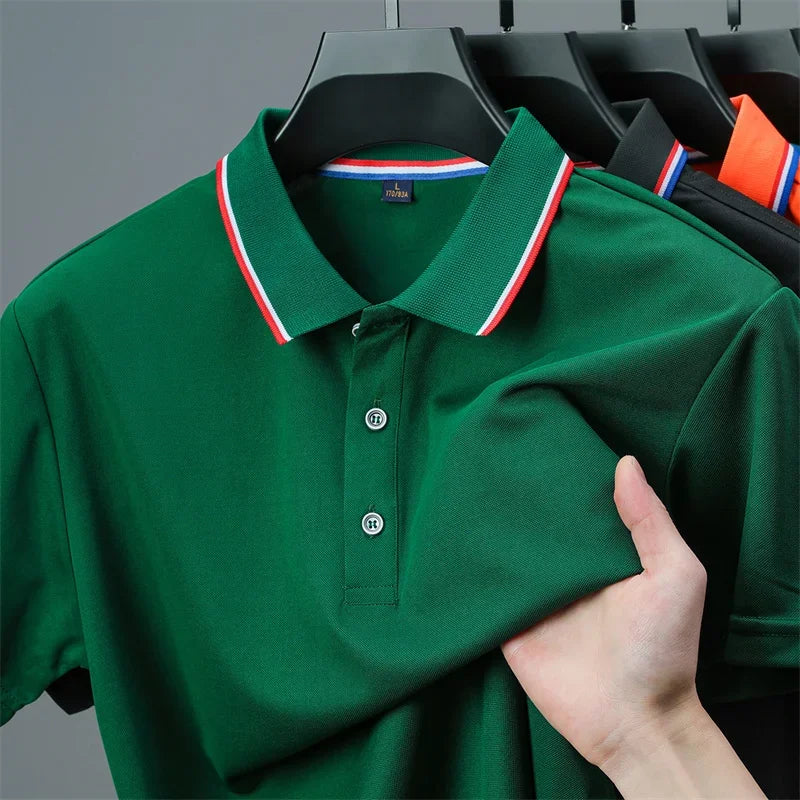 Camisa polo masculina casual de manga curta e cor sólida, modelo verão , moderna, confortável e versátil.