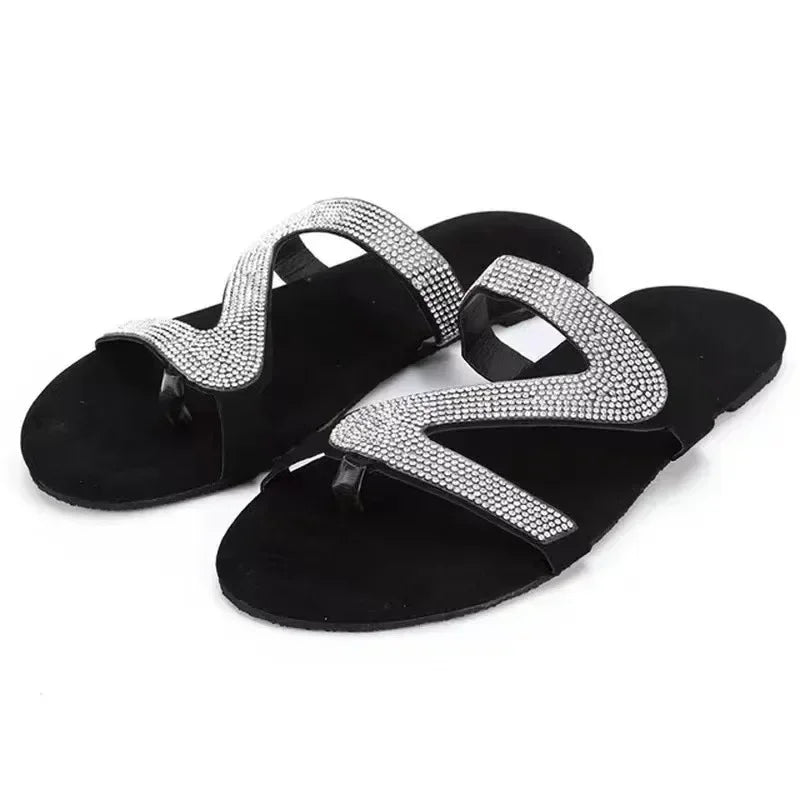 Sandálias femininas sensuais de verão para praia, com bico raso e strass, modelo elegante e confortável, perfeitas para desfiles de moda.