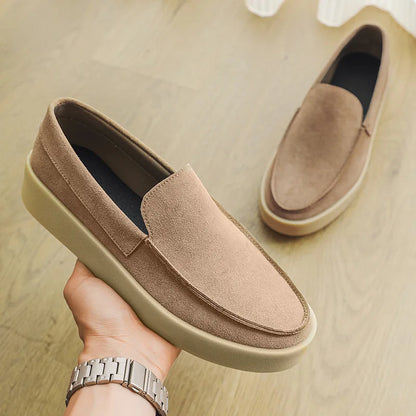 Novos Sapatos Casuais Masculinos de Couro Camurça da Europa, Confortáveis e Estilosos, Mocassins Urbanos