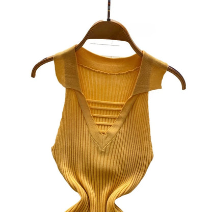 Vestido Mini Bodycon Feminino Amarelo Mostarda Sem Mangas com Recortes em Tricô Canelado Elástico, Sexy para Festas e Baladas