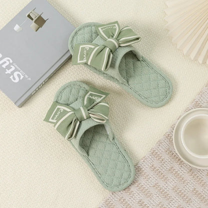 Chinelo de chão com laço Love Bow, plataforma plana e silenciosa, em tecido macio, para uso interno, ideal para mulheres.