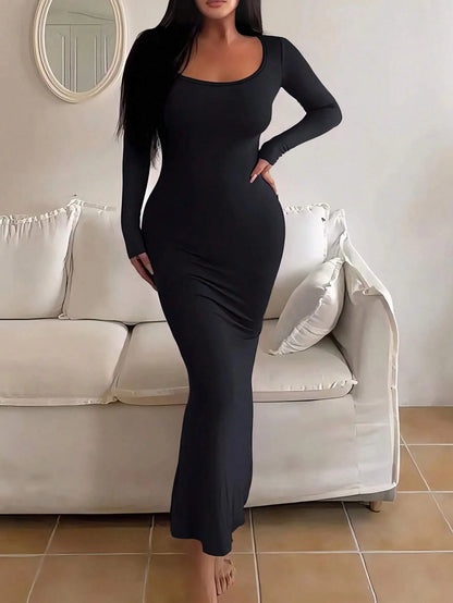 Vestido longo feminino liso de manga comprida, modelo bodycon, elegante, básico, minimalista e casual, com decote redondo.