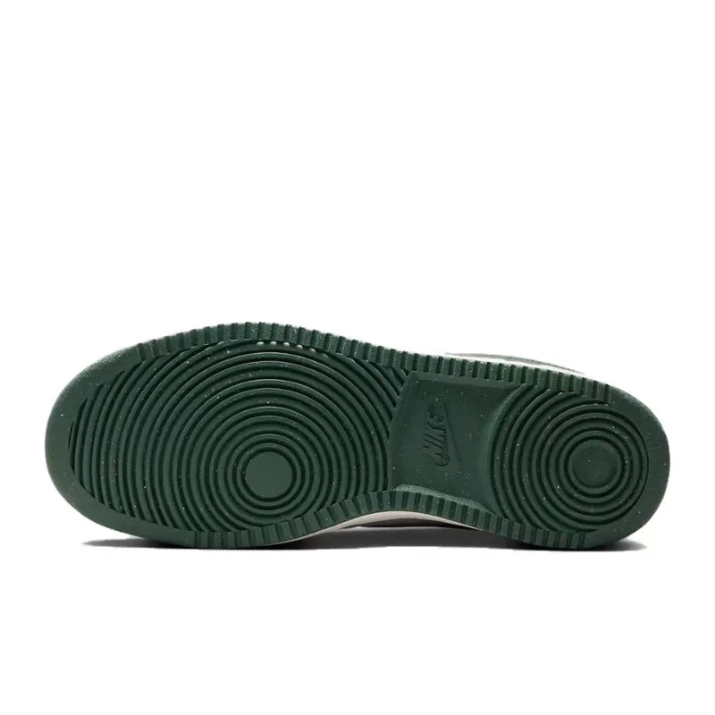 Tênis NikeCourt Vision Low Classic, versátil, confortável, durável e leve, para skate, feminino, branco/verde FV9952-101