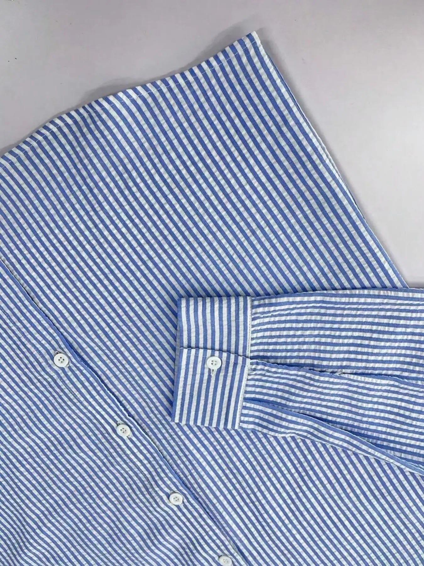 Camisa Masculina de Manga Longa Listrada com Corte Solto, Estilosa e Confortável para Uso Casual em Todas as Estações, Ideal para Atividades ao Ar Livre