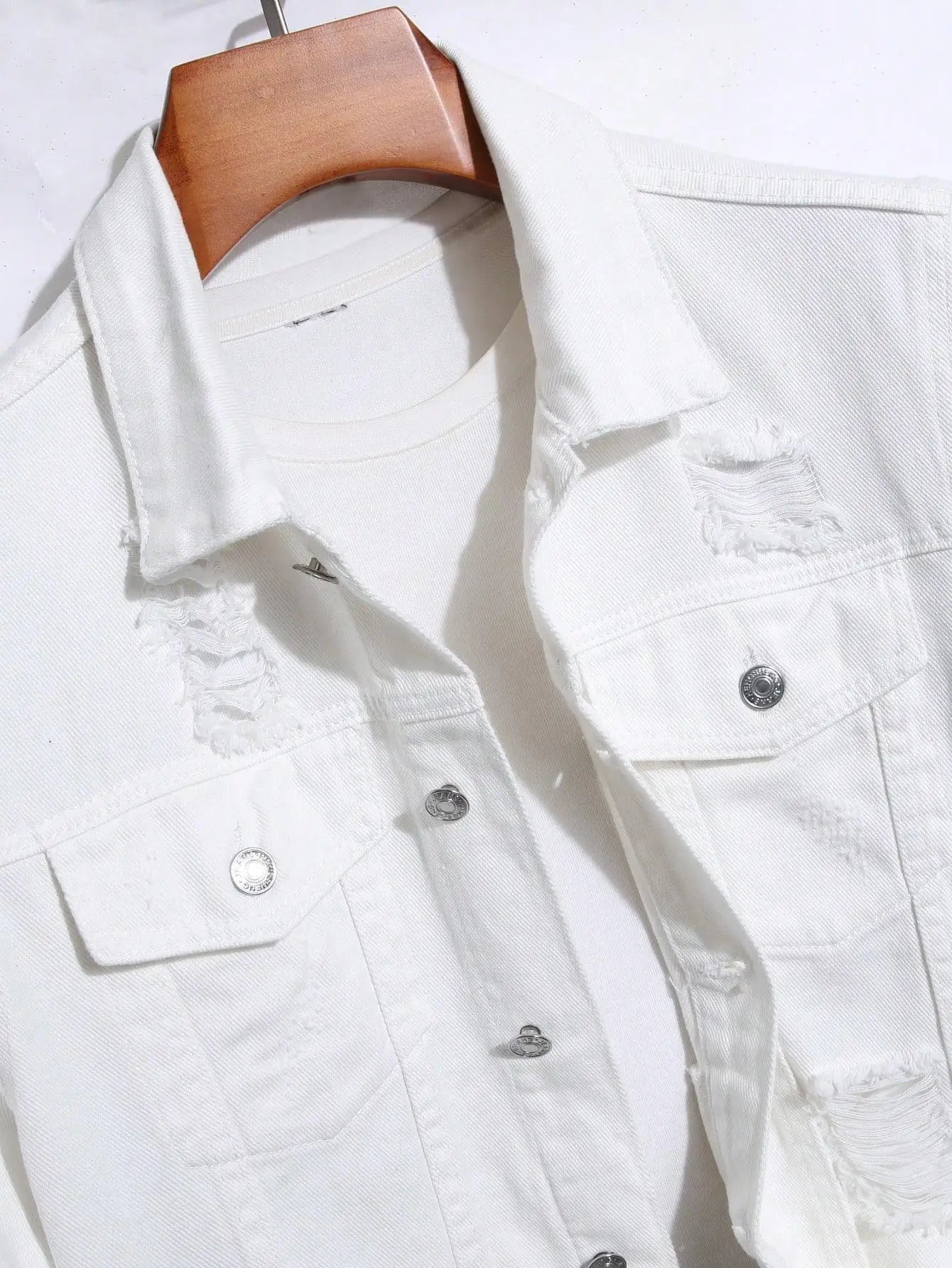 Jaqueta de Jeans Masculina para Primavera e Outono. Jaqueta de Denim Branca com Rasgos. Moda de Rua. Casual Diário.