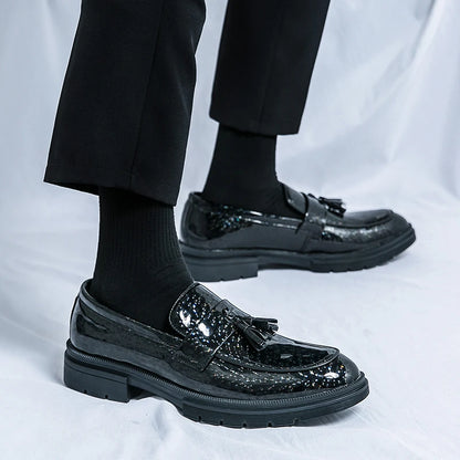Sapatos de couro brilhante com franjas masculinas de luxo moda negócios escritório oxford mocassins designer italiano casamento sapatos sociais masculinos