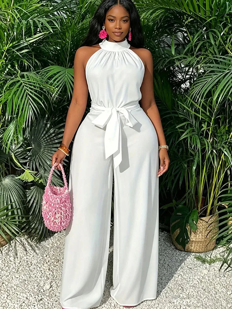 Macacão Feminino Elegante Branco com Retalhos, Perna Larga, Sem Mangas, Gola Halter, para Férias, Peça Única, Estilo Club com Detalhes