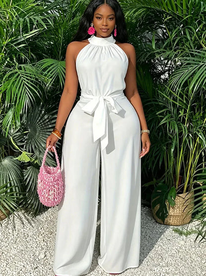 Macacão Feminino Elegante Branco com Retalhos, Perna Larga, Sem Mangas, Gola Halter, para Férias, Peça Única, Estilo Club com Detalhes