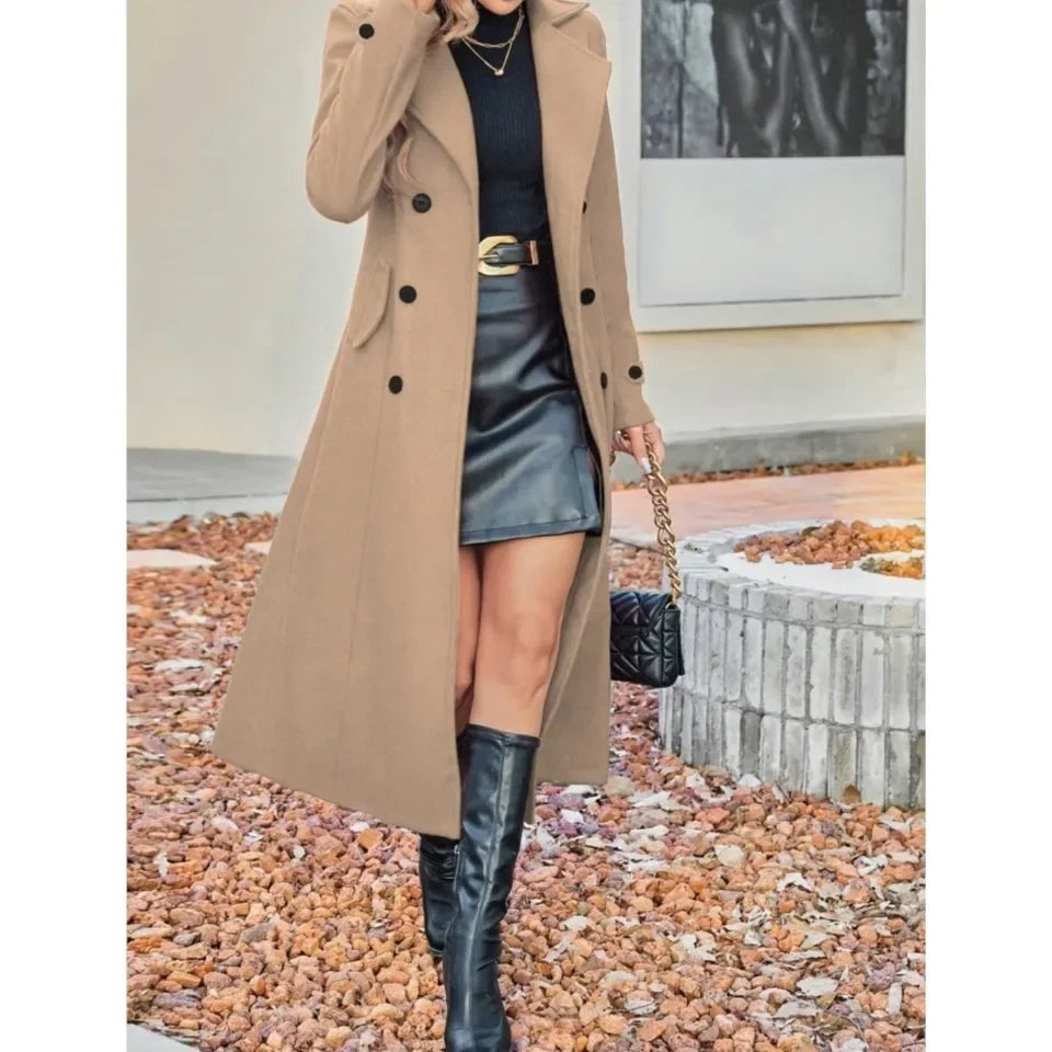 Casaco feminino elegante e versátil de lã, com abotoamento duplo, ideal para o outono e inverno. Perfeito para o escritório.