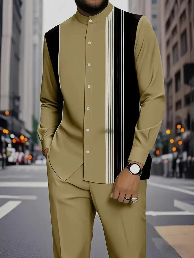Conjunto de duas peças masculino com camisa de manga comprida com gola alta e estampa de listras verticais coloridas e calça.