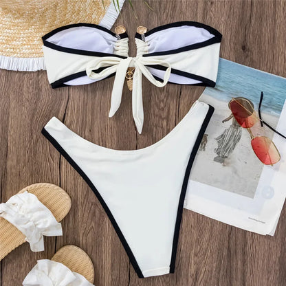 Conjunto de biquíni tomara que caia branco feminino, maiô sexy com fivela metálica em contraste, biquíni brasileiro cavado.