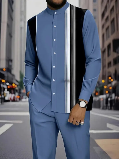 Conjunto de duas peças masculino com camisa de manga comprida com gola alta e estampa de listras verticais coloridas e calça.