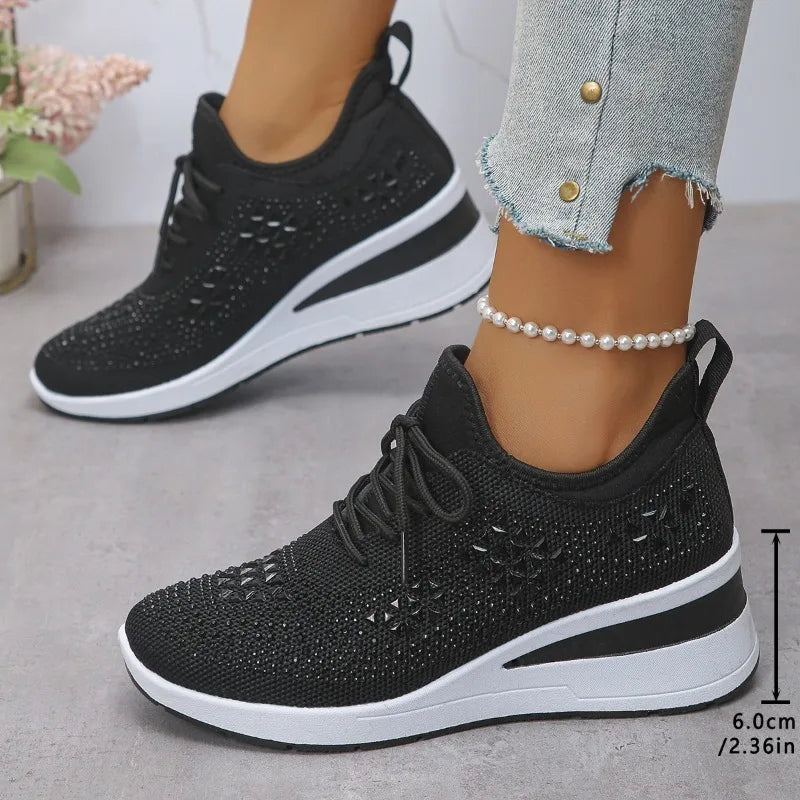 Tênis feminino de plataforma com strass brilhantes, respirável, em malha antiderrapante, ideal para caminhada, tamanhos grandes, solado grosso e cor branca.