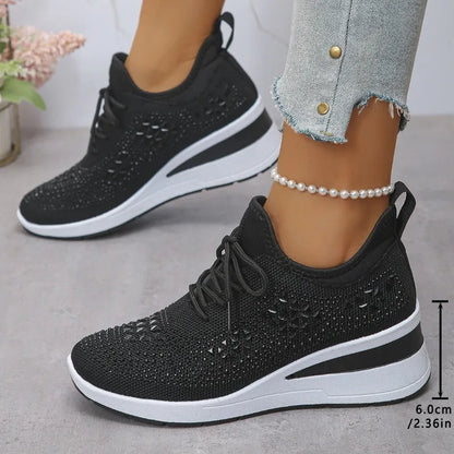 Tênis feminino de plataforma com strass brilhantes, respirável, em malha antiderrapante, ideal para caminhada, tamanhos grandes, solado grosso e cor branca.